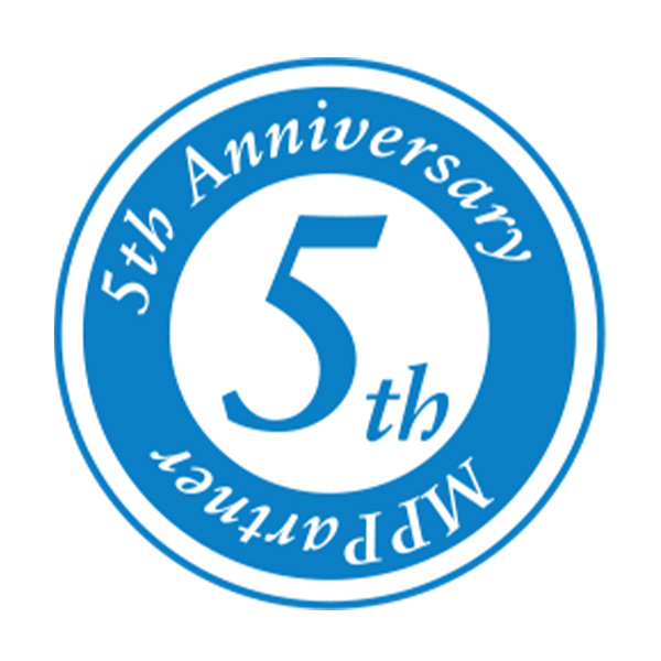 コインをイメージした5周年記念のロゴ